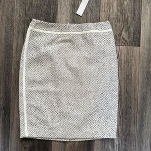 White House Black Market Tweed Ice Princess Boot Skirt Sz 4